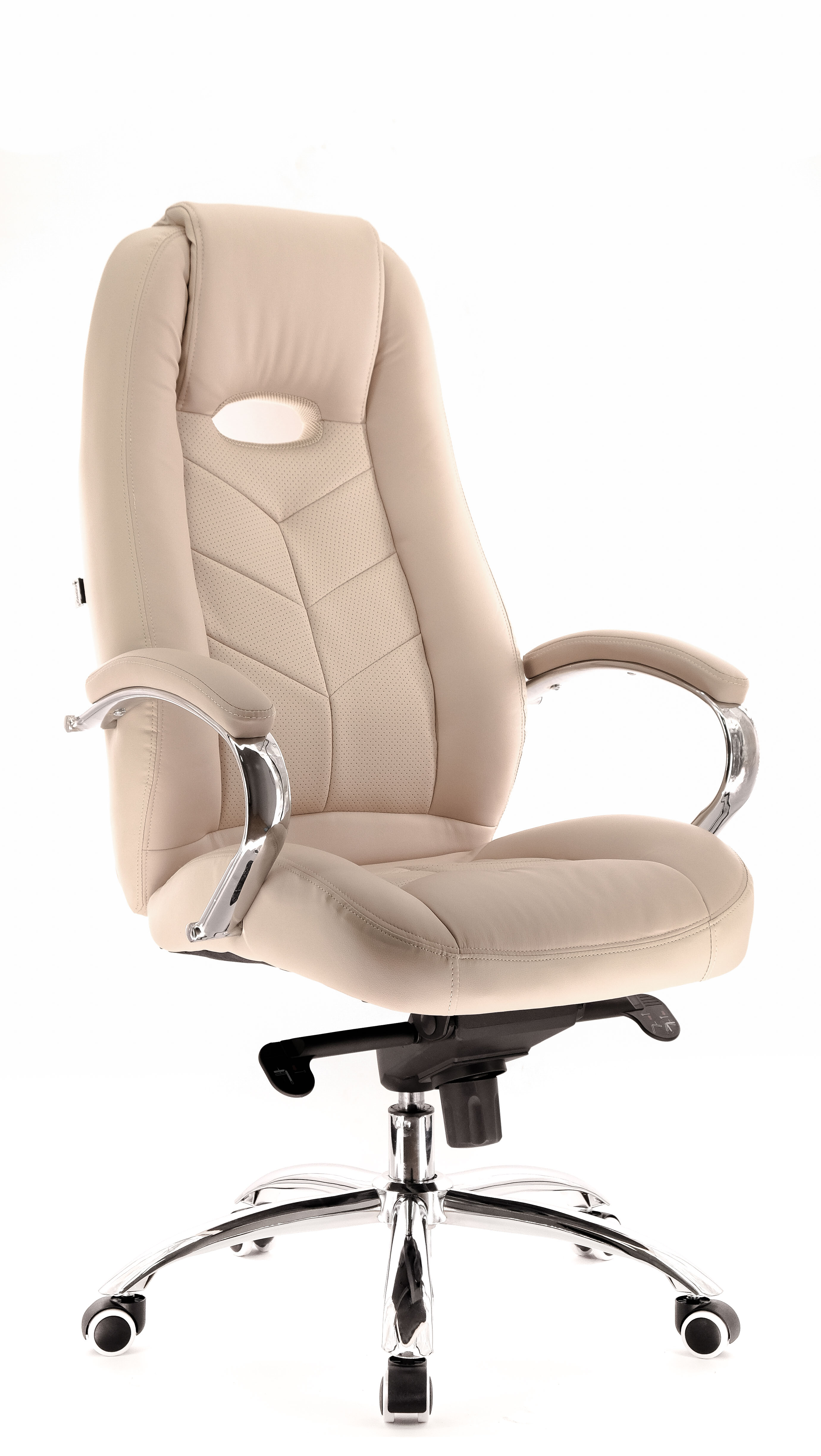 Кресло для руководителя easy chair 572 tr черное рециклированная кожа металл